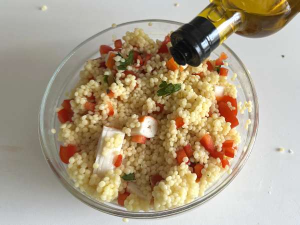 Salade de couscous perlé au surimi : fraîche, facile et parfaite pour l’été - Préparation etape 5