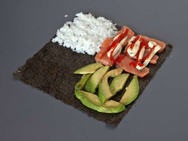 Sandwich sushi au saumon, avocat et mangue : frais, original et ultra gourmand - Préparation etape 7