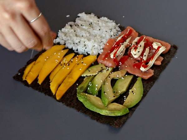 Sandwich sushi au saumon, avocat et mangue : frais, original et ultra gourmand - Préparation etape 8