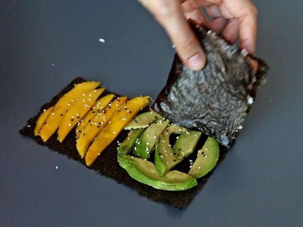 Sandwich sushi au saumon, avocat et mangue : frais, original et ultra gourmand - Préparation etape 9