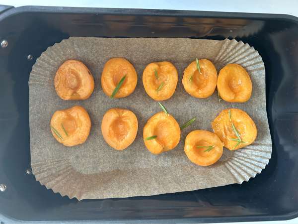 Abricots rôtis au air fryer - Préparation etape 2