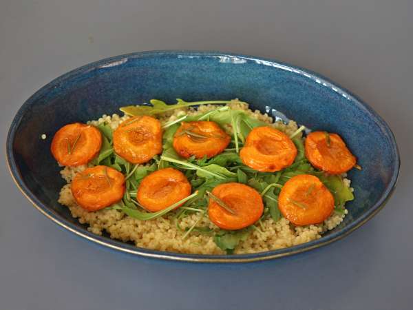 Salade de couscous perlé, abricots rôtis, feta et roquette - Préparation etape 5
