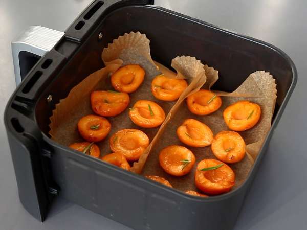 Tiramisu aux abricots rôtis : le dessert fruité et fondant parfait pour l’été - Préparation etape 2