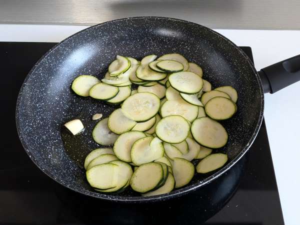 Pâtes aux courgettes et au speck - Préparation etape 2
