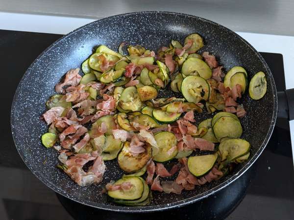 Pâtes aux courgettes et au speck - Préparation etape 6