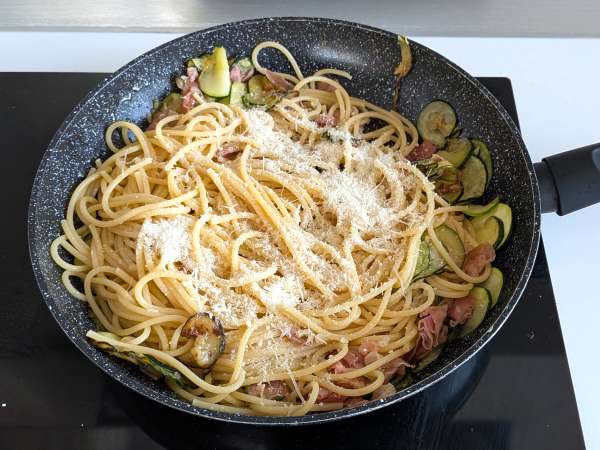 Pâtes aux courgettes et au speck - Préparation etape 7