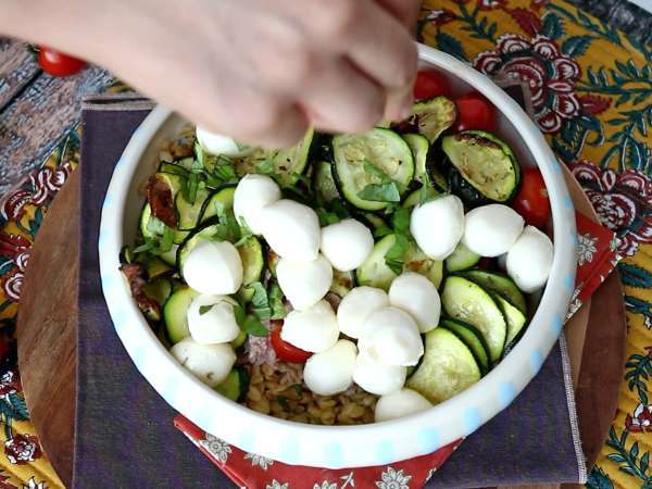 Salade de blé au thon et mozzarella : fraîche, complète et parfaite pour l’été - Préparation etape 7