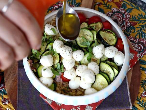 Salade de blé au thon et mozzarella : fraîche, complète et parfaite pour l’été - Préparation etape 8