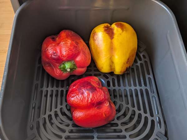 Poivrons farcis au air fryer, saucisse et scamorza - Préparation etape 1