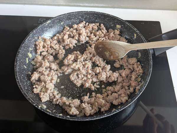 Poivrons farcis au air fryer, saucisse et scamorza - Préparation etape 3