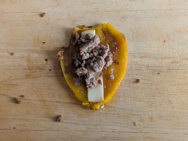 Poivrons farcis au air fryer, saucisse et scamorza - Préparation etape 7
