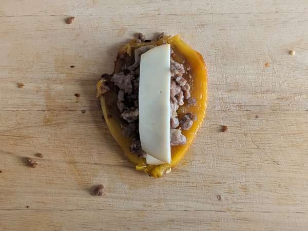 Poivrons farcis au air fryer, saucisse et scamorza - Préparation etape 8