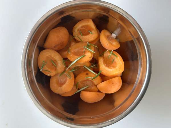 Glace aux abricots rôtis avec la Ninja Creami - Préparation etape 1