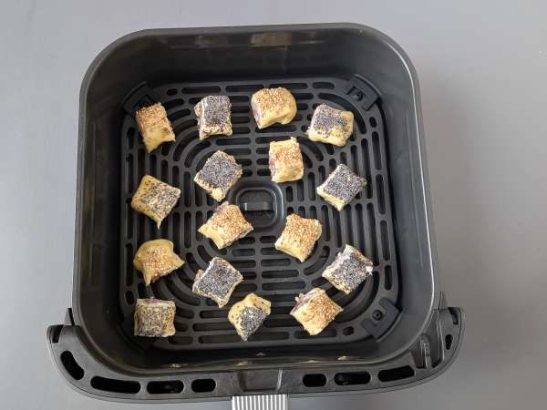 Roulés saucisse et fromage au air fryer - Préparation etape 9
