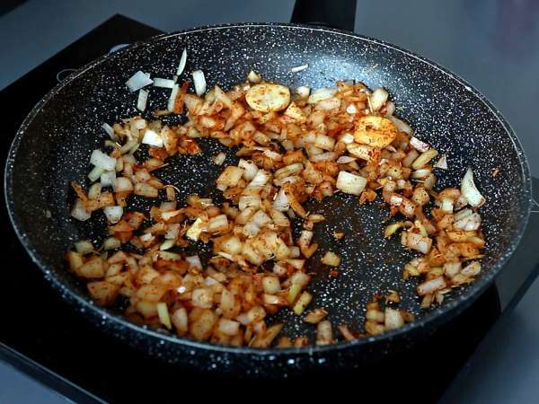 Pâtes orzo aux tomates et crevettes cuites comme un risotto - Préparation etape 3