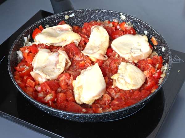 One pot au poulet, riz à la tomate et au poivron - Préparation etape 6
