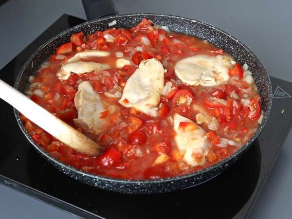 One pot au poulet, riz à la tomate et au poivron - Préparation etape 8