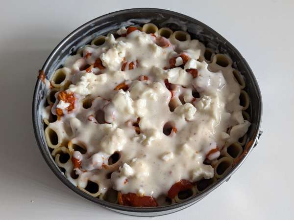 Timbale de rigatoni au four à la saucisse, à la béchamel et à la mozzarella - Préparation etape 10