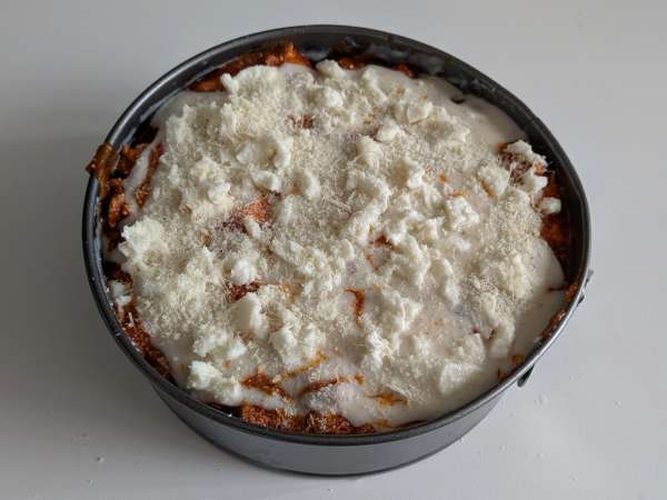 Timbale de rigatoni au four à la saucisse, à la béchamel et à la mozzarella - Préparation etape 12