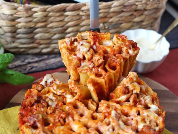 Timbale de rigatoni au four à la saucisse, à la béchamel et à la mozzarella - Préparation etape 15