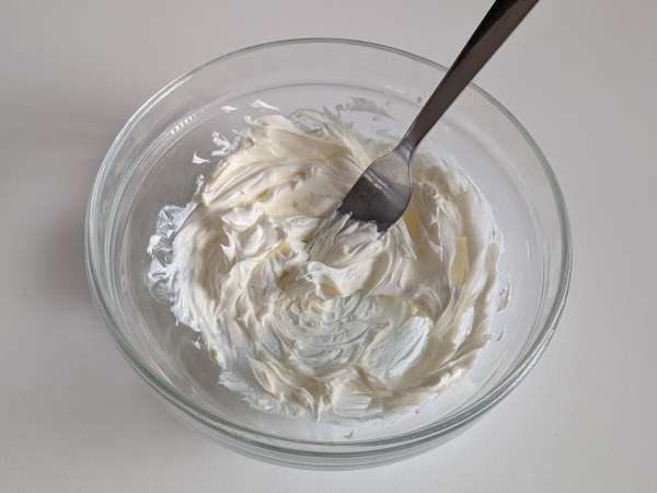 Flans salés aux olives et fromage frais au air fryer - Préparation etape 1