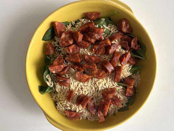 One pot orzo poivrons, chorizo et épinards - Préparation etape 3