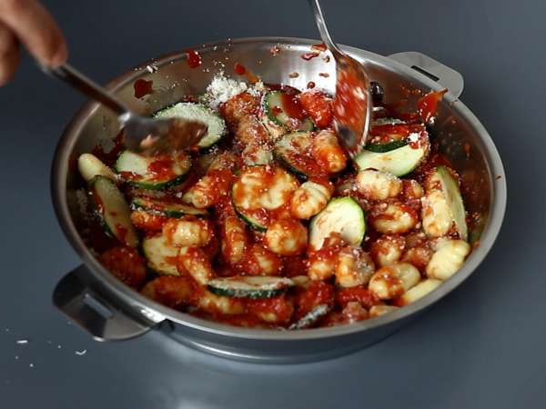 Recette express de gratin de gnocchi courgette mozzarella - Préparation etape 3
