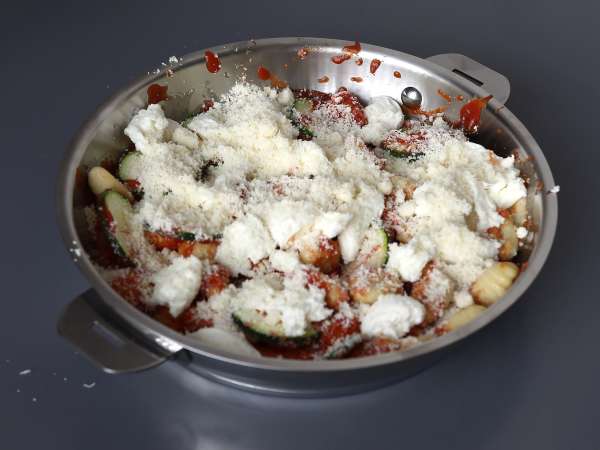 Recette express de gratin de gnocchi courgette mozzarella - Préparation etape 4