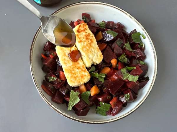 Salade de betteraves au halloumi grillé - Préparation etape 8