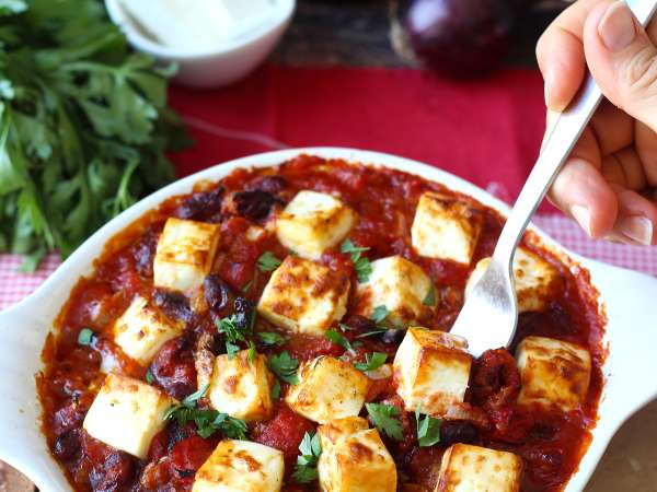 Haricots rouges mijotés à la tomate et feta rôtie - Préparation etape 4