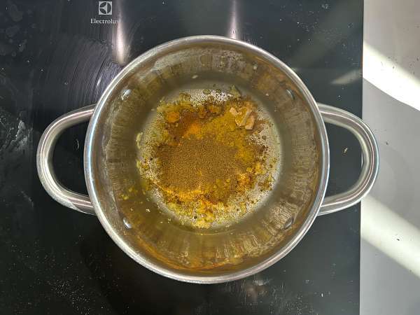 Curry de lentilles corail au lait de coco : recette facile et crémeuse - Préparation etape 3