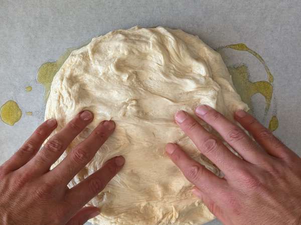 Focaccia moelleuse aux tomates cerises, aux olives et à l'origan - Préparation etape 8