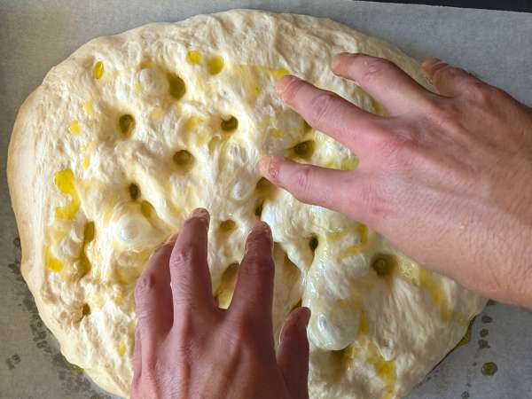 Focaccia moelleuse aux tomates cerises, aux olives et à l'origan - Préparation etape 10