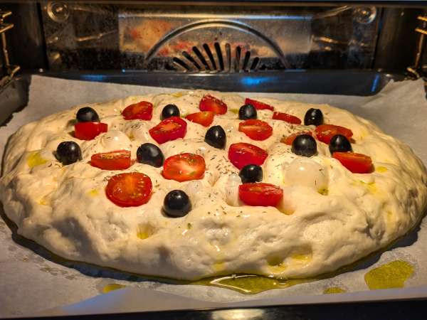 Focaccia moelleuse aux tomates cerises, aux olives et à l'origan - Préparation etape 12