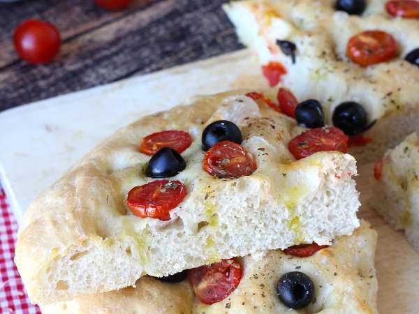 Focaccia moelleuse aux tomates cerises, aux olives et à l'origan - Préparation etape 14