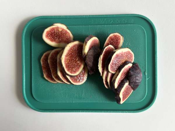 Tarte fine aux figues, brie et noix - Préparation etape 2