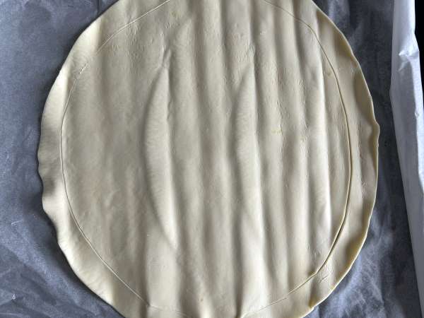 Tarte fine aux figues, brie et noix - Préparation etape 4