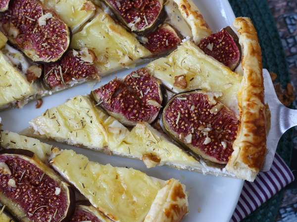 Tarte fine aux figues, brie et noix - Préparation etape 8