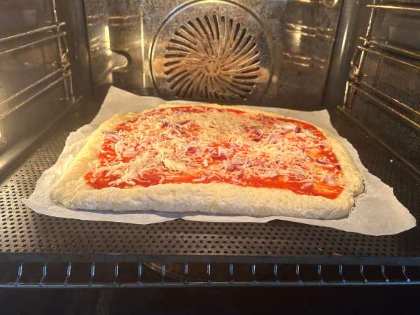 Pizza au cottage cheese - Préparation etape 6