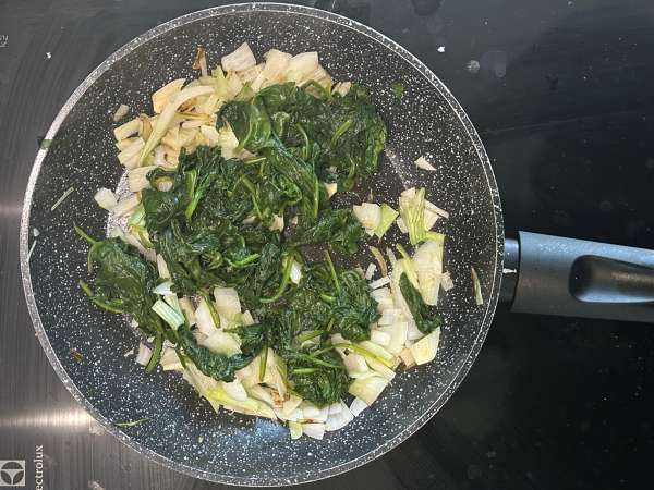 Quiche sans pâte aux épinards et gouda - Préparation etape 2