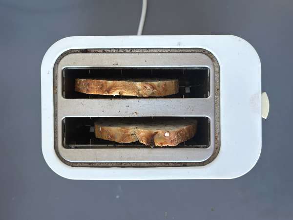 Toast avocat et cottage cheese au miel épicé - Préparation etape 1