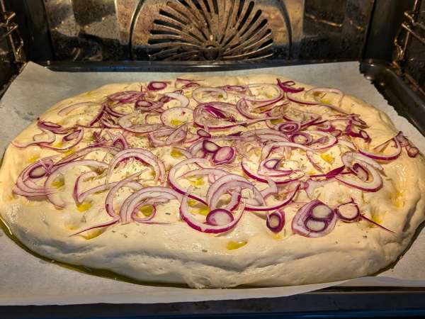 Focaccia aux oignons et au romarin - Préparation etape 11