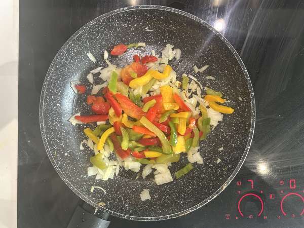 Quiche sans pâte au saumon, épinards et cottage cheese - Préparation etape 2
