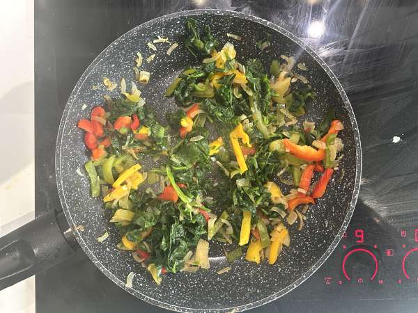 Quiche sans pâte au saumon, épinards et cottage cheese - Préparation etape 3