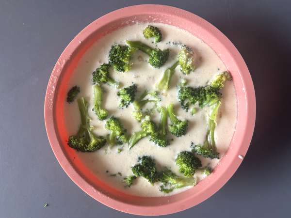 Quiche sans pâte au brocoli, pancetta et cottage cheese - Préparation etape 5