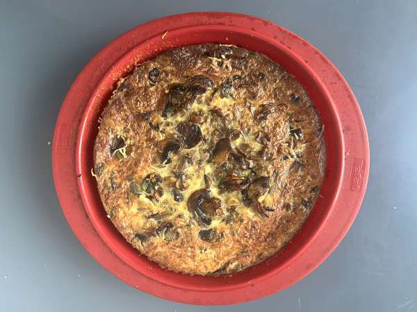Quiche sans pâte aux champignons, bacon et cottage cheese - Préparation etape 9