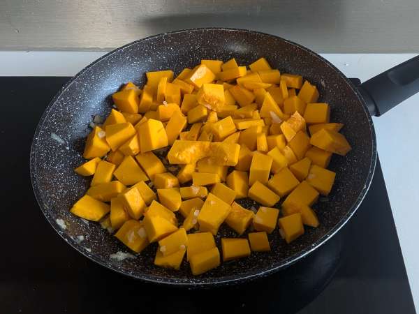 Lasagnes à la courge, speck et noix - Préparation etape 1