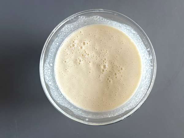 Zwiebelkuchen : la tarte allemande aux oignons fondants et lardons - Préparation etape 6