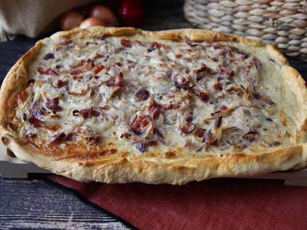 Zwiebelkuchen : la tarte allemande aux oignons fondants et lardons - Préparation etape 11