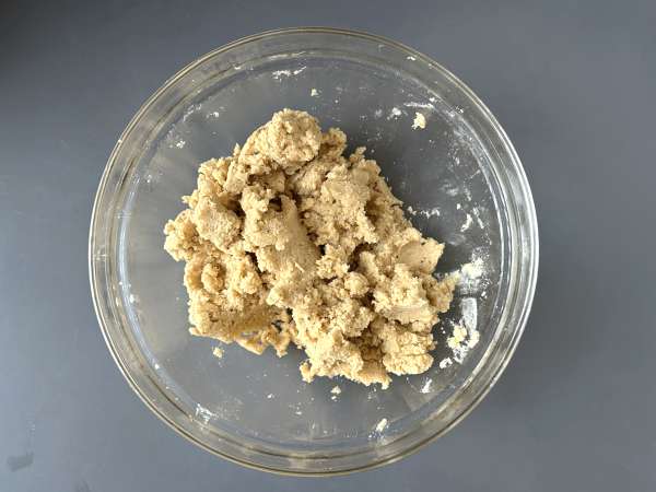 Gâteau aux pommes ultra moelleux et streusel croustillant - Préparation etape 1